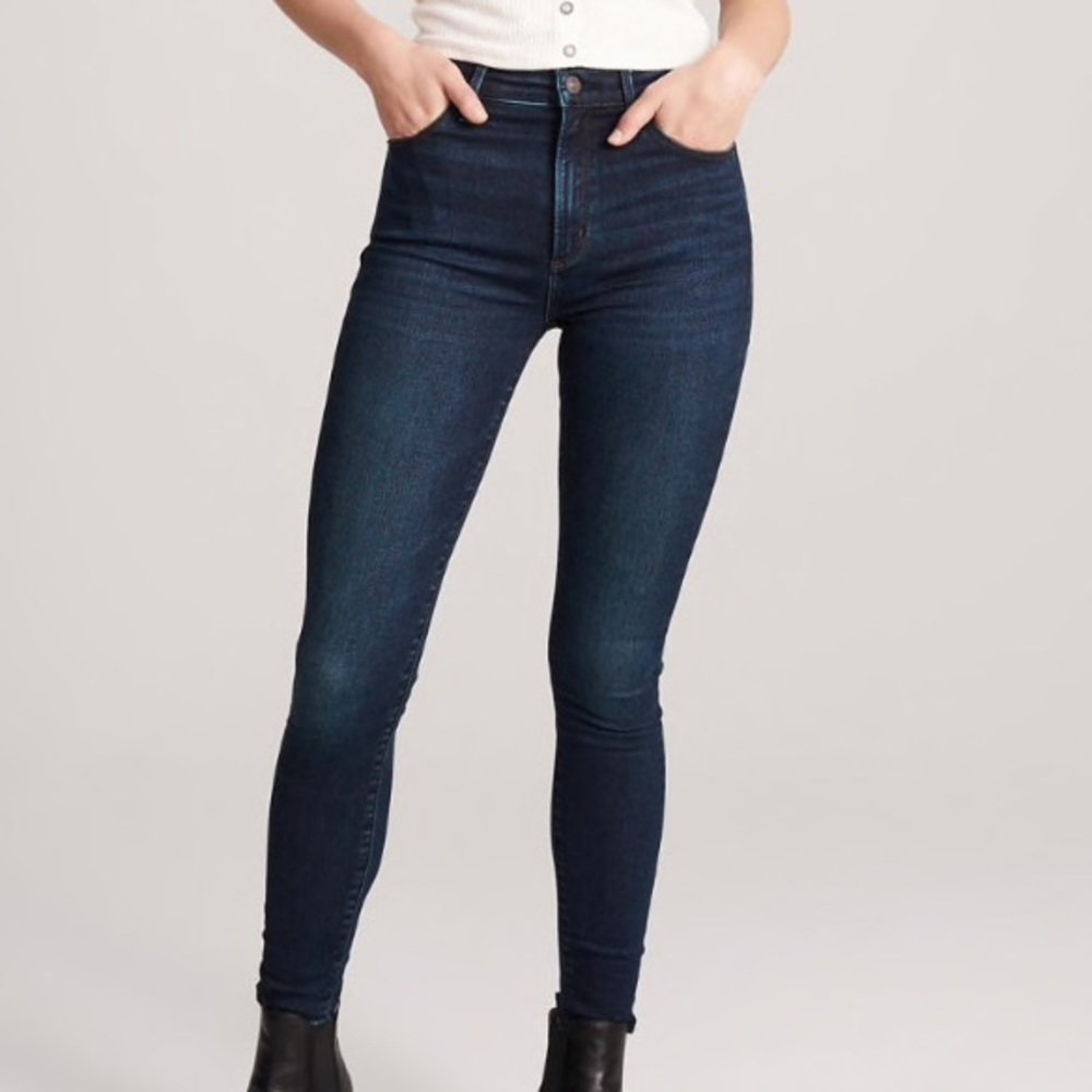 ABERCROMBIE High Rise Super Skinny Jeans